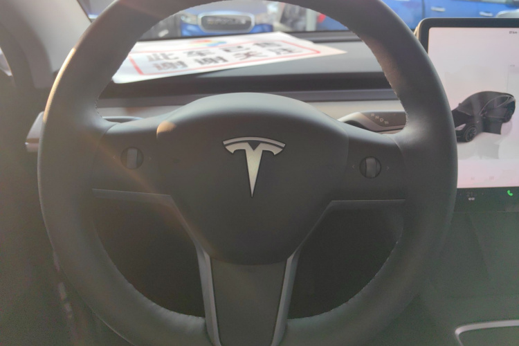 特斯拉 Model Y 2022款 改款 后轮驱动版中控内饰13