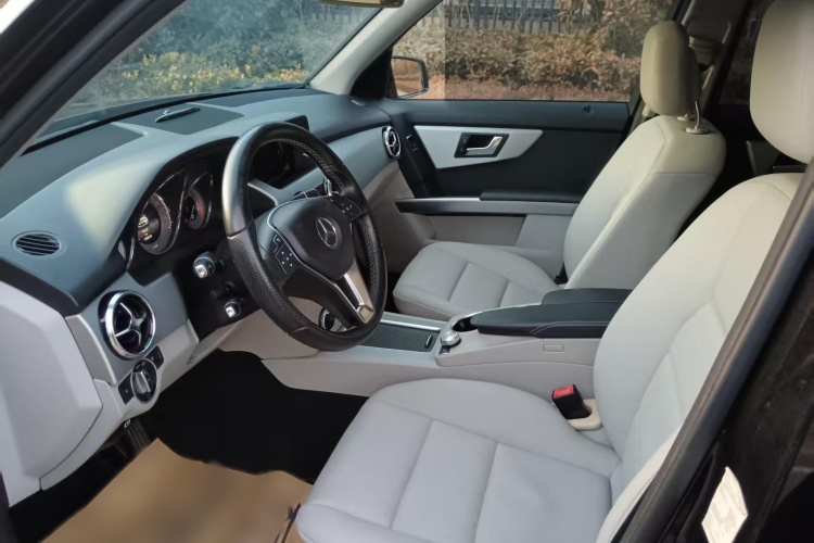 奔驰GLK级 2014款 GLK 260 4MATIC 动感型中控内饰7002