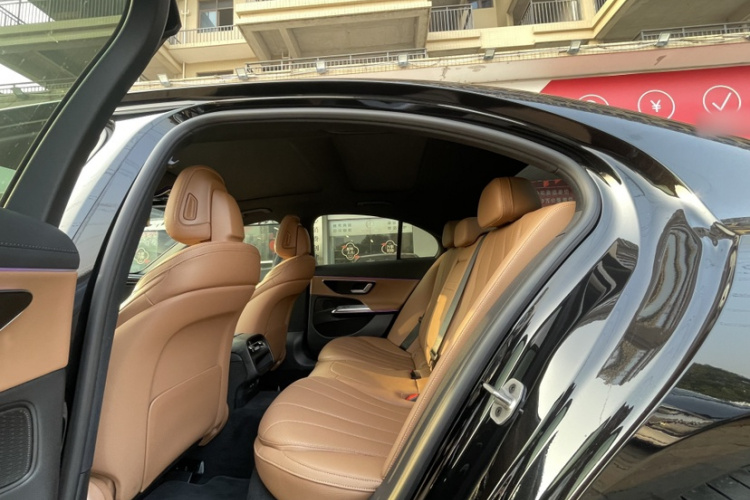 奔驰E级(进口) 2024款 E 260 运动版中控内饰7005