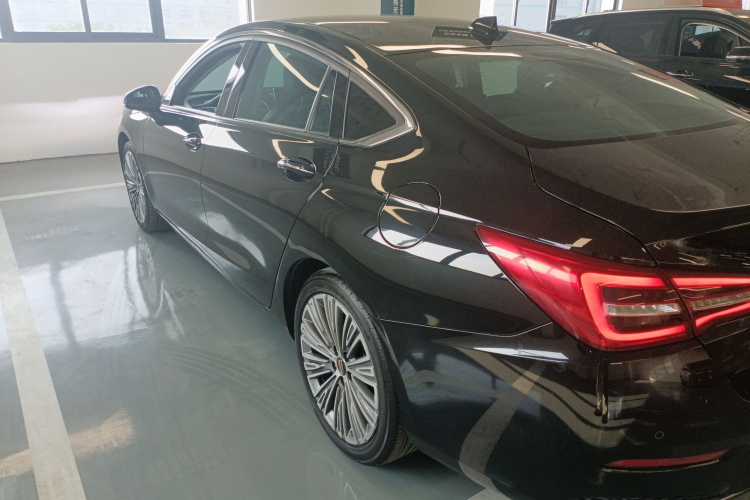 红旗H5 2022款 经典款 改款 1.5T DCT旗韵版车身外观4