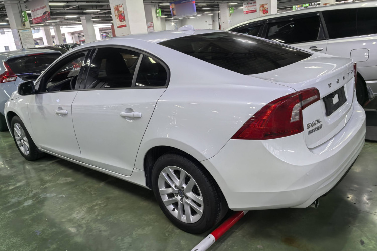 沃尔沃S60 2016款 S60L T3 智行版车身外观6003