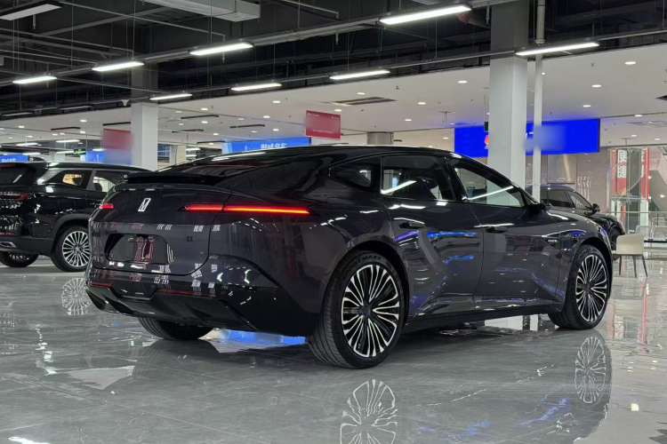 阿维塔12 2025款 Ultra增程版车身外观6003