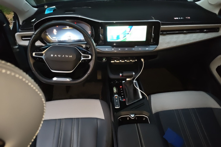 宝骏RM-5 2019款 1.5T CVT 24小时在线尊贵型 6座中控内饰12