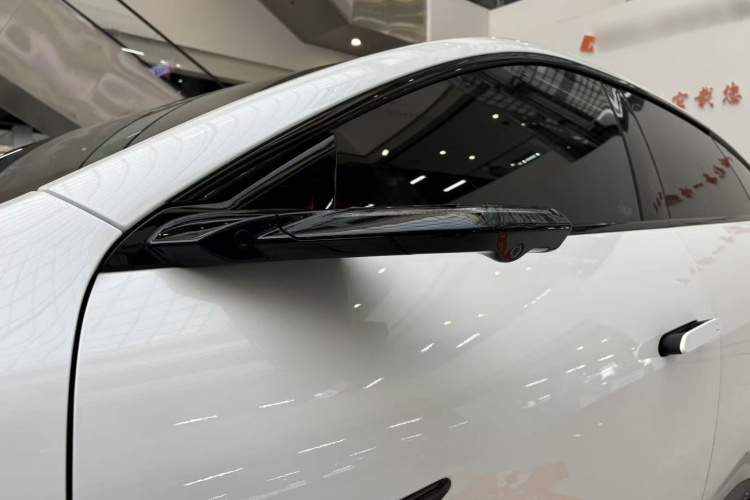 阿维塔12 2024款 改款 700 三激光后驱奢享版车身外观6008