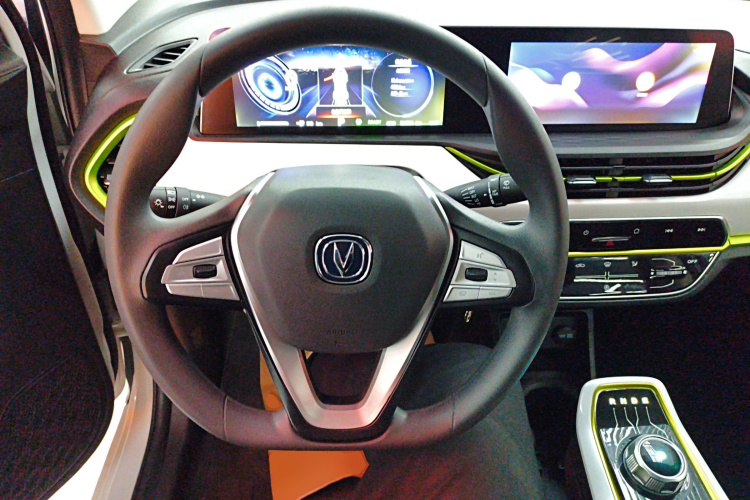 长安欧尚 奔奔E-Star 2020款 心悦版 三元锂中控内饰13