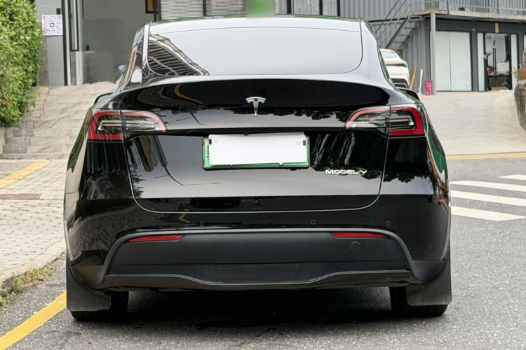 特斯拉 Model Y 2023款 后轮驱动版车身外观6