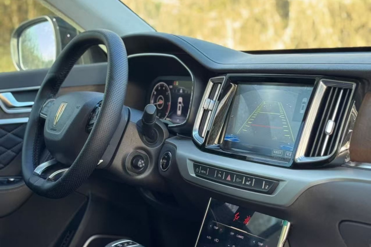 红旗HS7 2019款 3.0T 自动四驱智联旗享版中控内饰7004