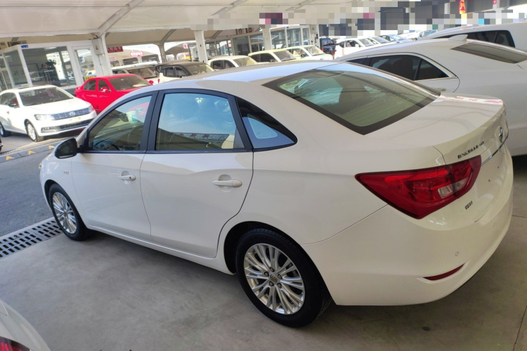 别克 英朗 2017款 15N 手动精英型车身外观4