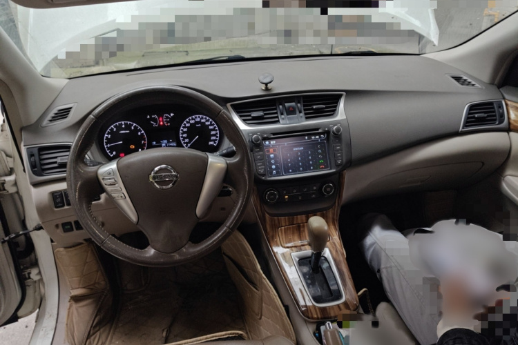 日产 轩逸 2012款 1.6XL CVT豪华版中控内饰7002