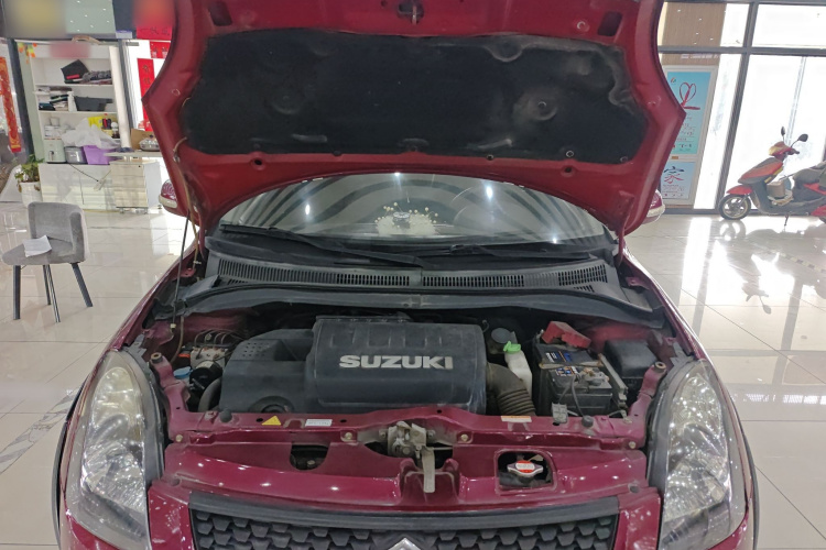 铃木 雨燕 2013款 1.5L 自动20周年限量版机舱底盘24