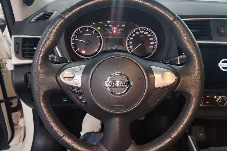 日产 轩逸 2019款 1.6XV CVT智联尊享版 国VI中控内饰13