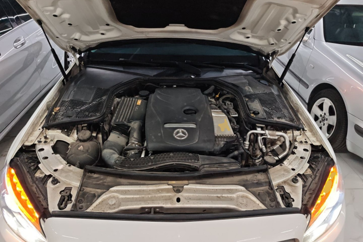 奔驰C级 2017款 C 200 L 运动版机舱底盘24