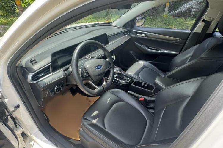 福特 福睿斯 2021款 1.5L 自动钻石版中控内饰7004