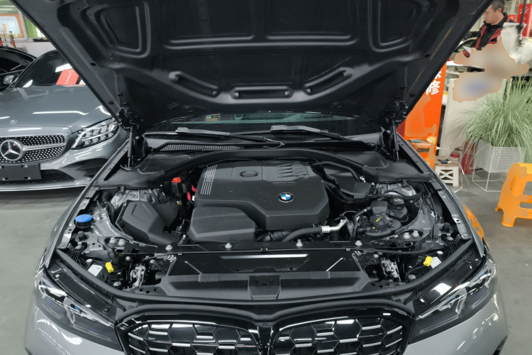 宝马3系 2024款 330i M运动曜夜套装机舱底盘24