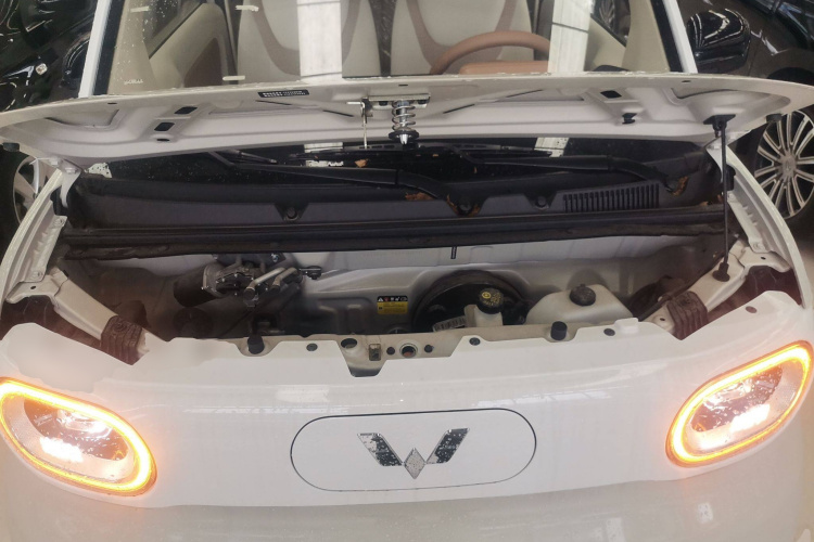 五菱汽车 宏光MINIEV 2024款 第三代 215km 进阶版机舱底盘24