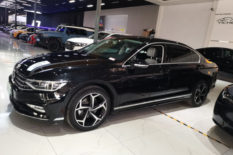 大众 迈腾 2023款 200万辆纪念版 330TSI DSG领先型车身外观4