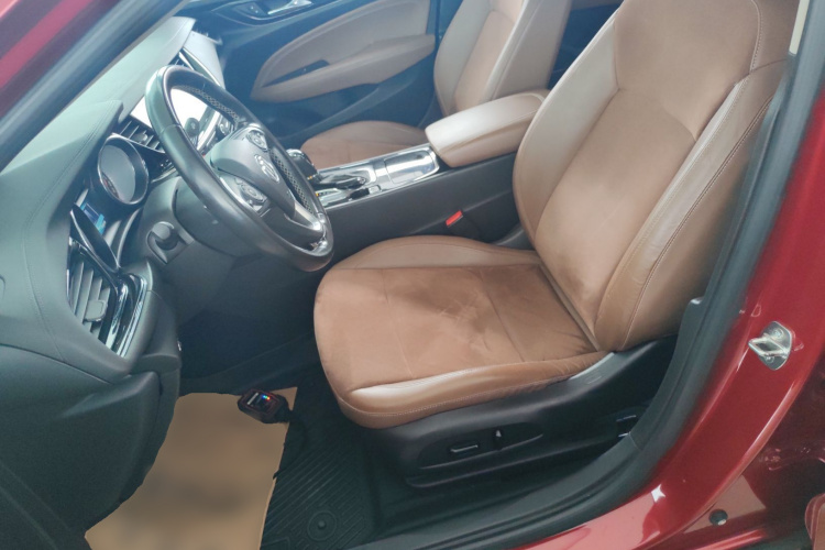 别克 君威 2017款 20T 豪华型中控内饰19