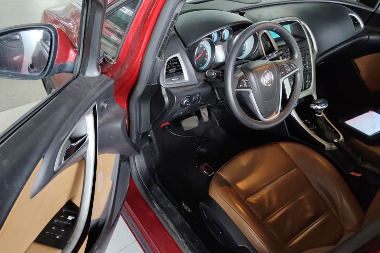 别克 英朗 2013款 GT 1.8L 自动时尚版中控内饰7003