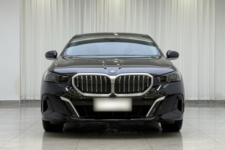 宝马5系 2024款 530Li 领先型 M运动套装车身外观6006