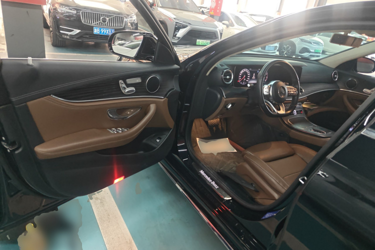 奔驰E级 2019款 E 260 L 运动型中控内饰7003