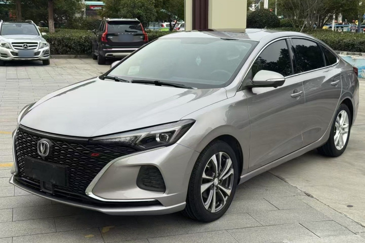 长安 逸动 2020款 PLUS 蓝鲸NE 1.4T GDI DCT旗舰型车身外观1