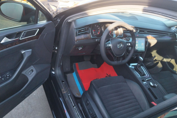 大众 迈腾 2018款 330TSI DSG 豪华型中控内饰20