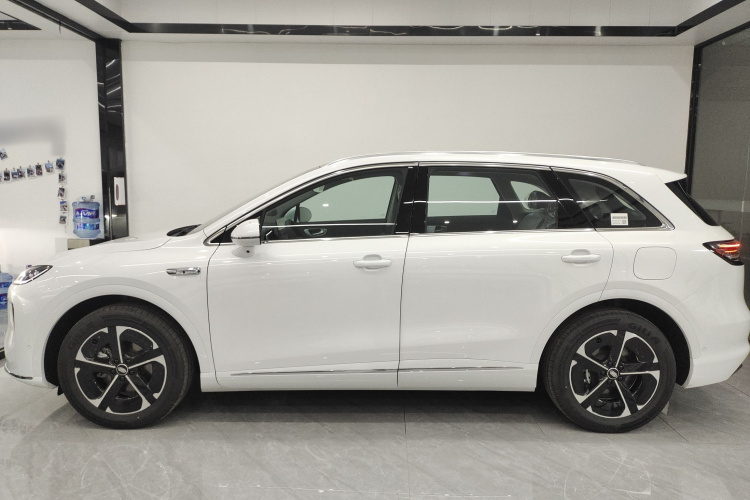 鸿蒙智行 尚界H5 2025款 增程 Pro车身外观6003