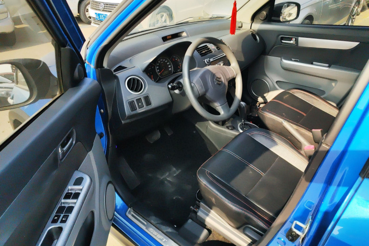 铃木 雨燕 2015款 1.5L 自动限定版中控内饰7002