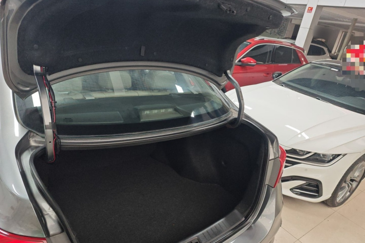 日产 轩逸 2018款 1.6XV CVT尊享版机舱底盘23