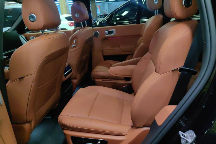 理想汽车 理想L8 2023款 Pro中控内饰7004