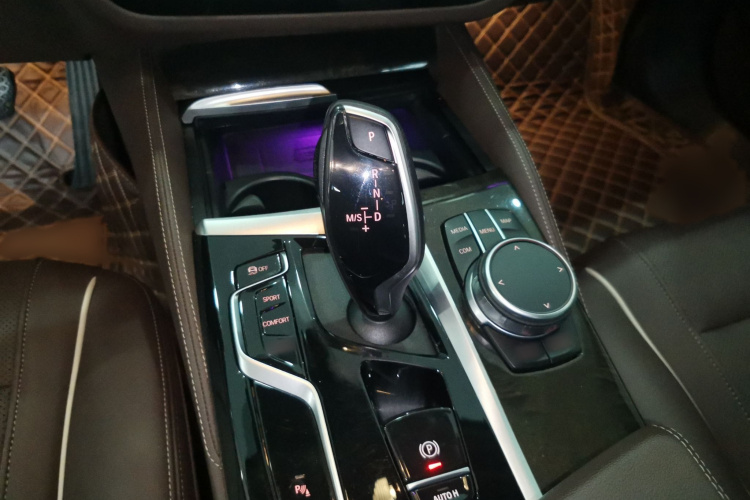 宝马5系 2022款 改款二 525Li 豪华套装局部细节18