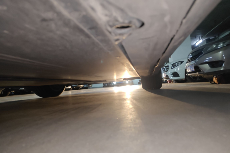 特斯拉 Model Y 2022款 长续航全轮驱动版局部细节9002