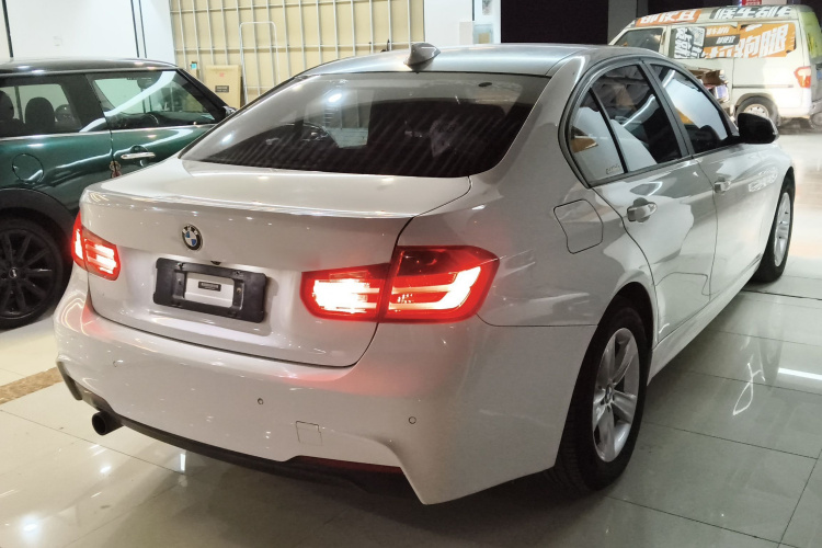 宝马3系 2014款 320i 时尚型车身外观7