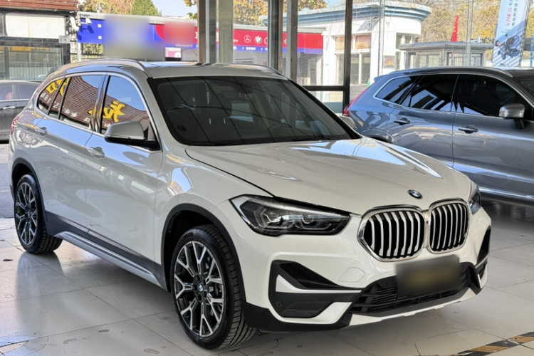 宝马X1 2022款 改款 xDrive25Li 尊享型车身外观6002