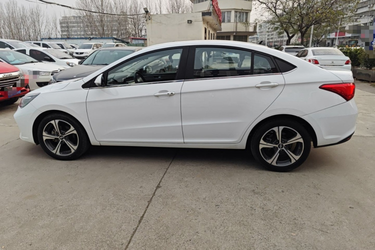 奇瑞 艾瑞泽5 2019款 PRO 1.5L 手动自在版 国VI车身外观4