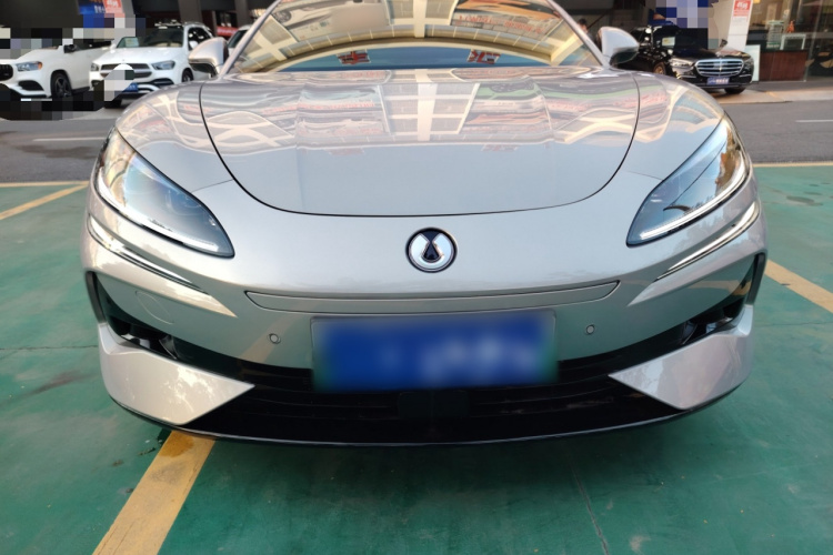 腾势Z9GT 2024款 1100四驱Pro版车身外观2