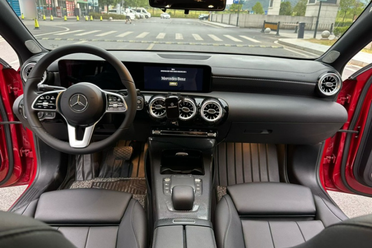 奔驰A级 2020款 改款 A 200 L 运动轿车动感型局部细节16