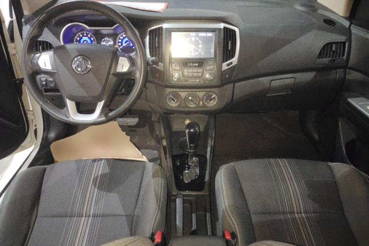 东风风神AX3 2016款 1.5L 自动尊酷型中控内饰12