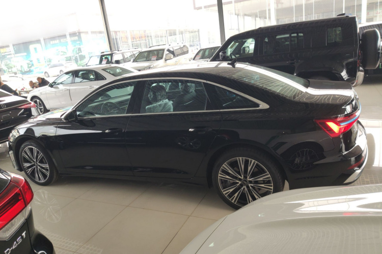 奥迪A6L 2025款 改款 45 TFSI quattro 臻选动感型车身外观4