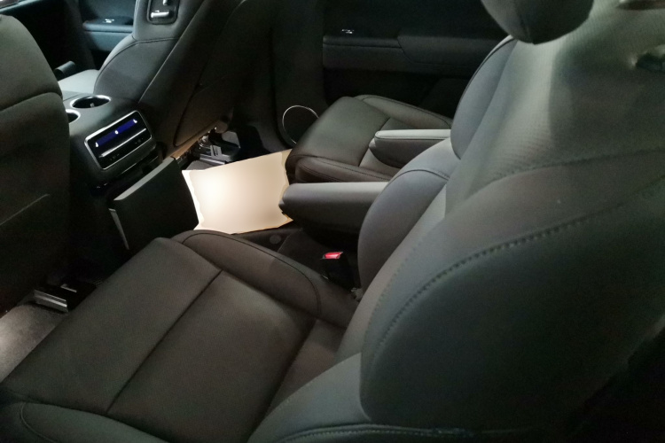 理想汽车 理想L9 2022款 Max中控内饰21