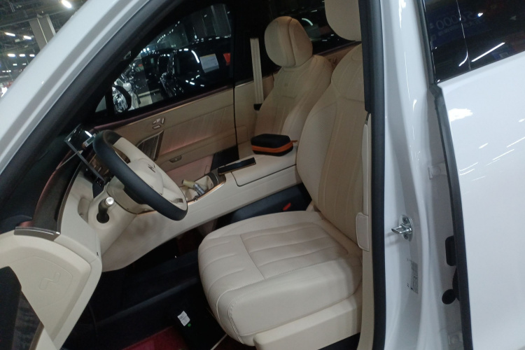 乐道L90 2025款 Pro 六座版中控内饰19