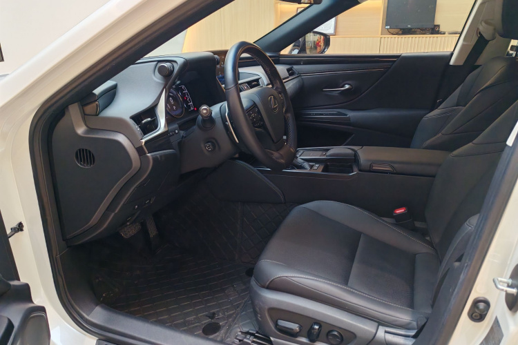 雷克萨斯ES 2020款 300h 臻享版局部细节19