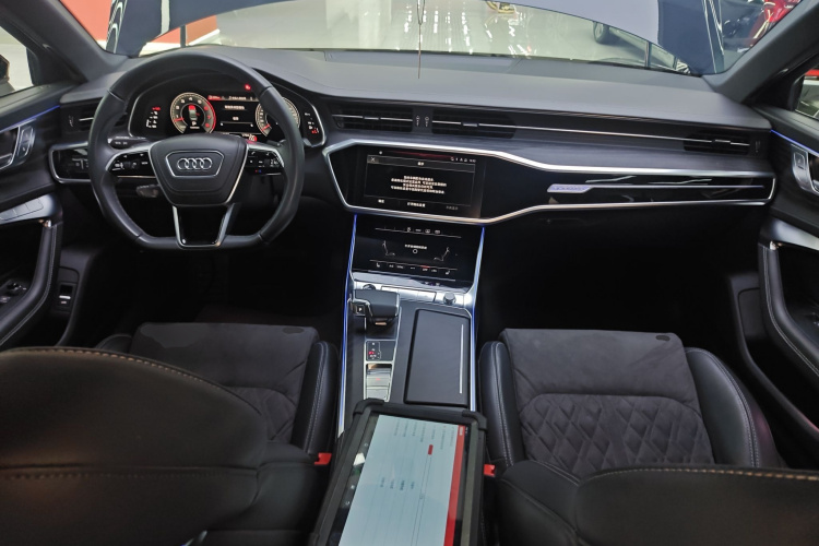 奥迪A6L 2024款 55 TFSI quattro 尊享动感型中控内饰12