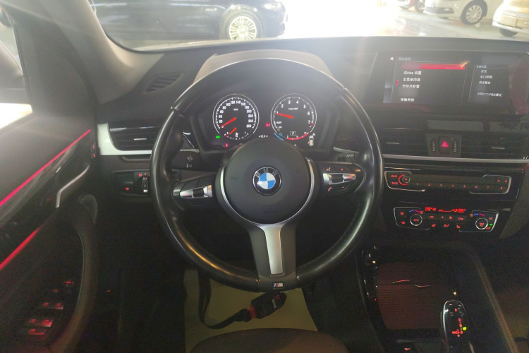 宝马X1 2022款 sDrive20Li 尊享型中控内饰13
