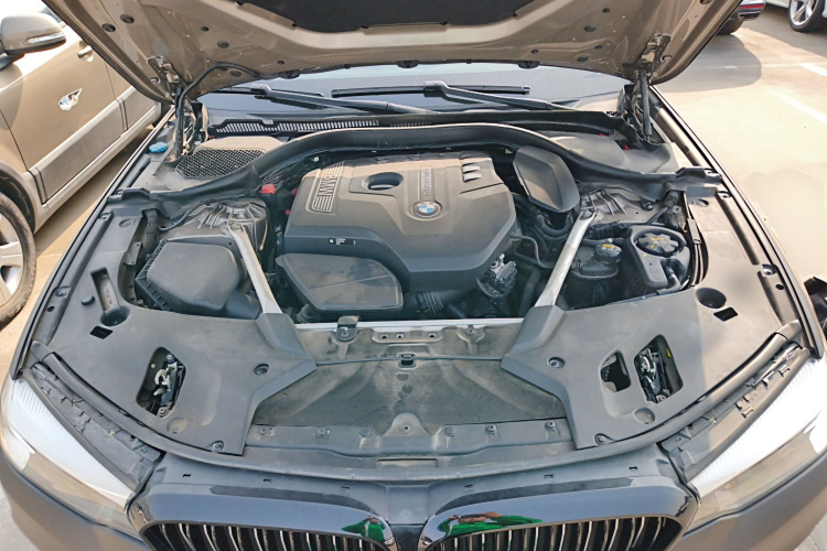 宝马5系 2020款 525Li 豪华套装机舱底盘24