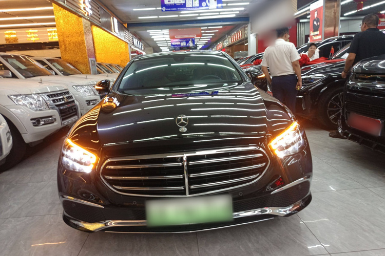 奔驰E级新能源 2022款 改款 E 350 e L 插电式混合动力轿车车身外观2