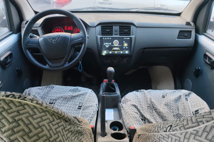 五菱汽车 五菱荣光S 2023款 1.5L 基本型 5/7座中控内饰12