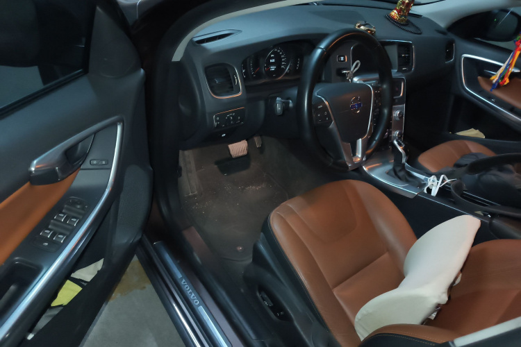 沃尔沃S60 2017款 S60L T3 智进版中控内饰20