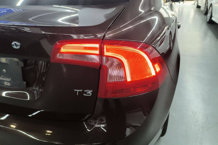 沃尔沃S60 2018款 S60L T3 智进版车身外观6006