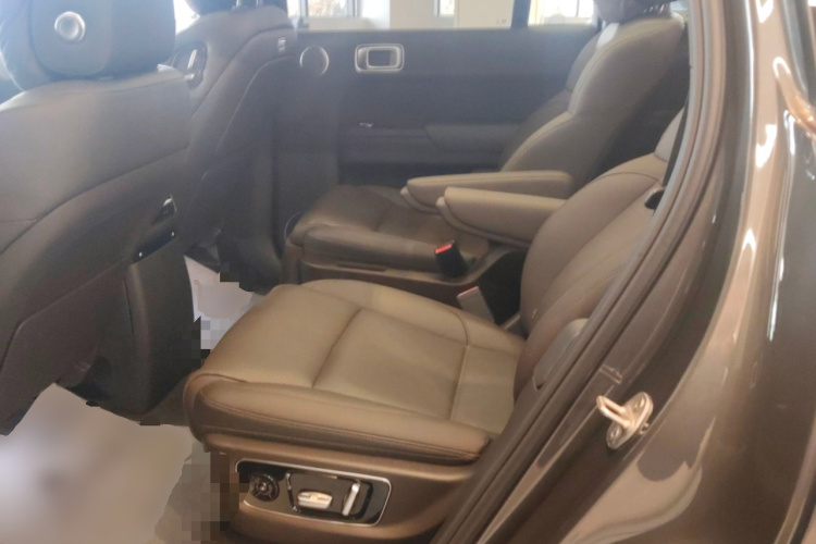 理想汽车 理想L9 2022款 Max中控内饰21